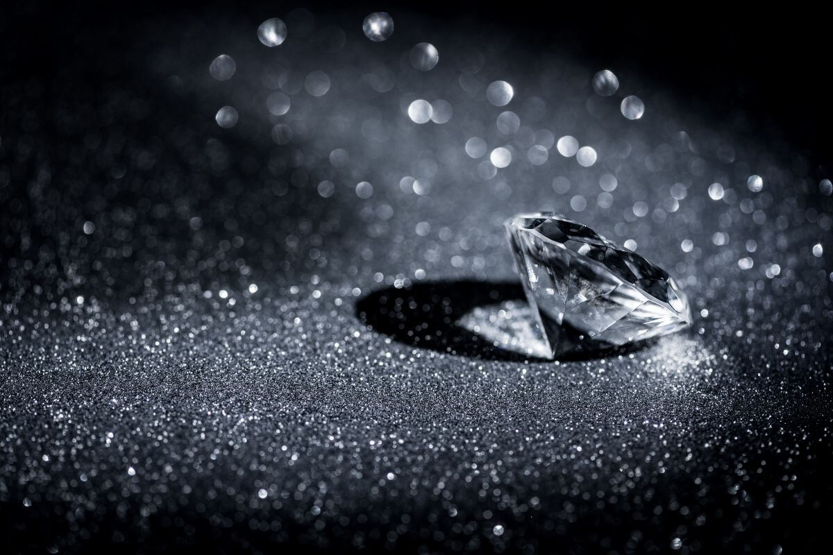 Is Color or Clarity More Important in Choosing a Diamond?, image size:1200x800