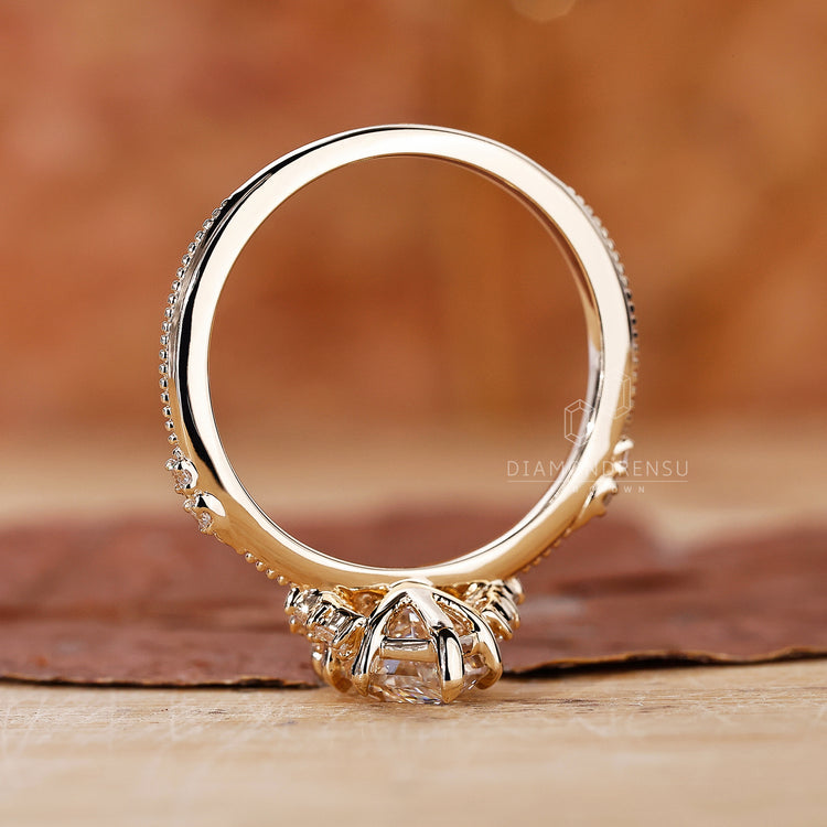 Diamondrensu ring featuring Dutch marquise diamond and milgrain details.