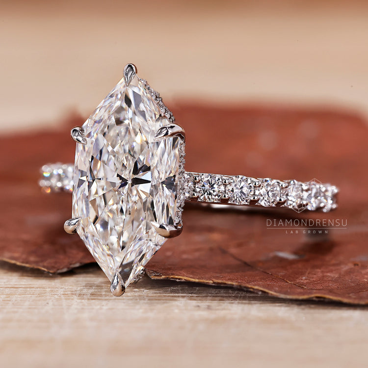 Round Cut Diamond set in a classic and timeless engagement ring.