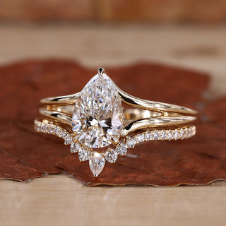 Pear Shaped Engagement Ring Set with brilliant diamonds.