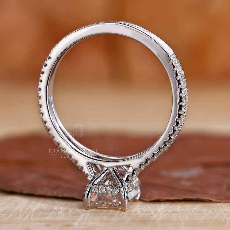 White Gold Diamond Ring with brilliant cut diamonds.