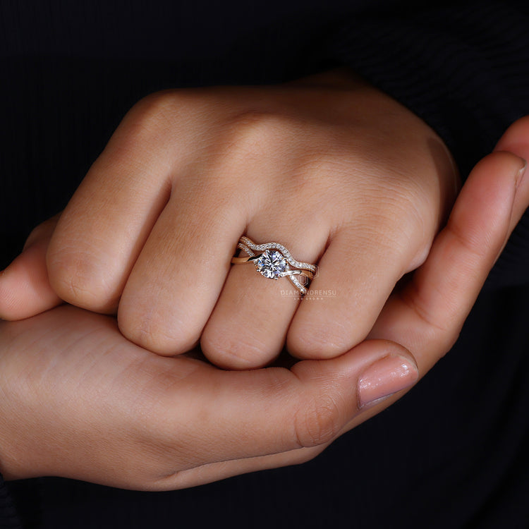 Round Bridal Set Rings with exquisite craftsmanship and style.