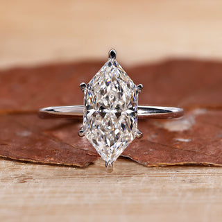 Dutch Marquise Ring featuring a stunning diamond centerpiece.