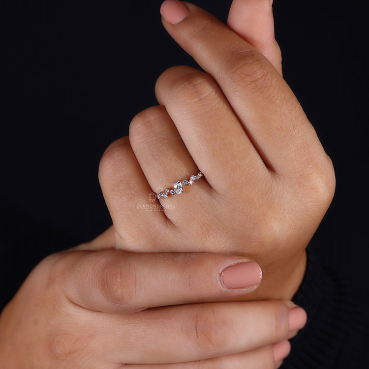 Round cut diamond ring that sparkles with elegance.