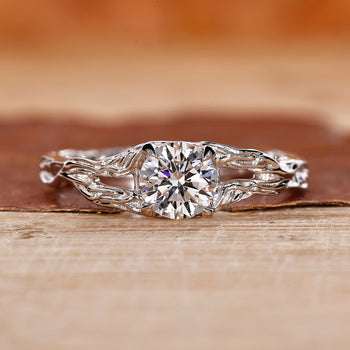 Brilliant round diamond ring, diamond solitaire ring, split shank ring