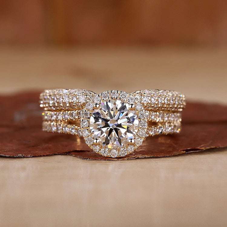 Round Diamond Engagement Wedding Ring Set with brilliant sparkle.