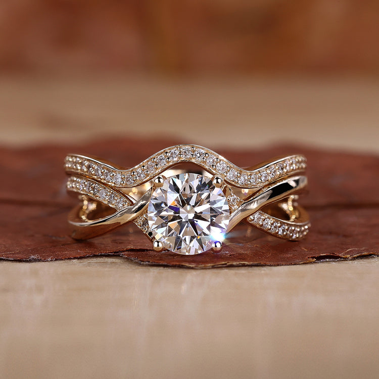 Round Wedding Ring Engagement Ring Set featuring brilliant diamonds.