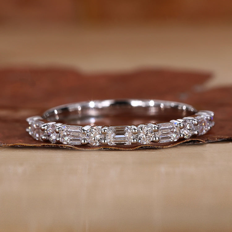 Simple Wedding Band with a minimal and timeless appeal.