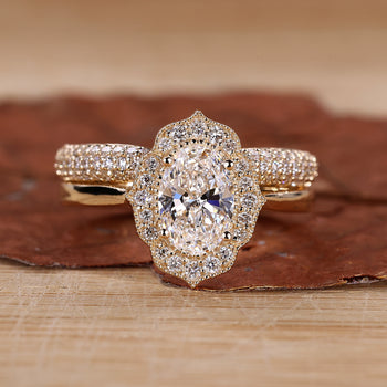 Oval Engagement Ring with Wedding Band in a stunning design.