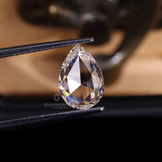 Pear rose cut shaped for a soft and antique look.