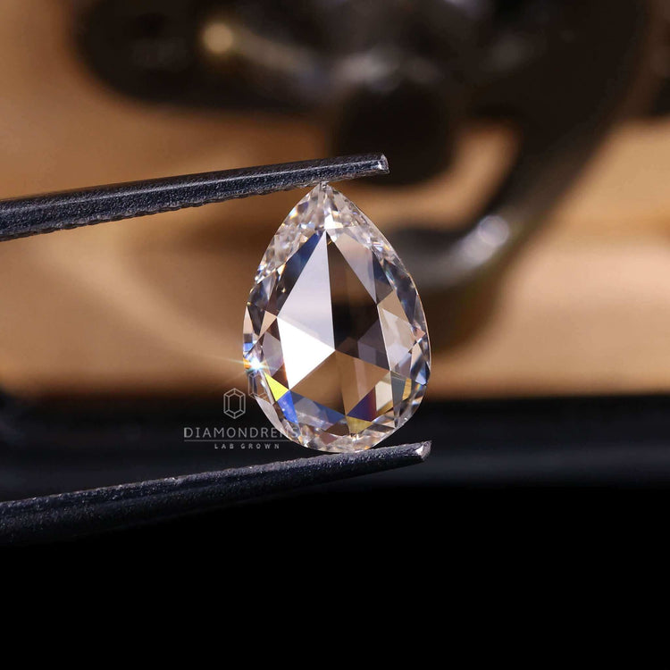 Pear rose cut shaped for a soft and antique look.