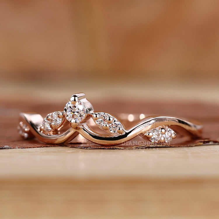 Curved Wedding Band Gold crafted with exquisite precision.