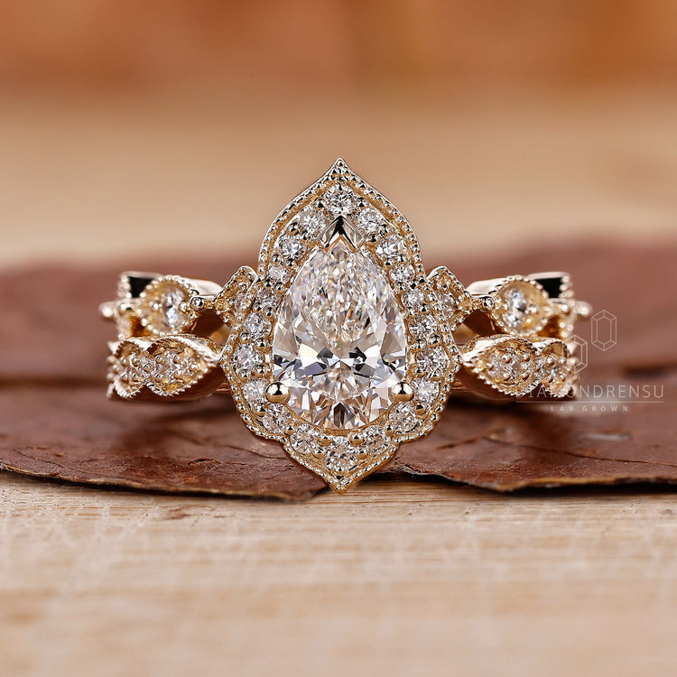 Round Cut Diamond Ring in a beautiful and timeless setting.