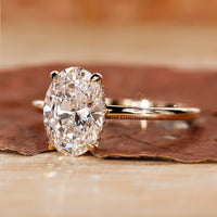 Round Diamond Engagement Ring with classic appeal.