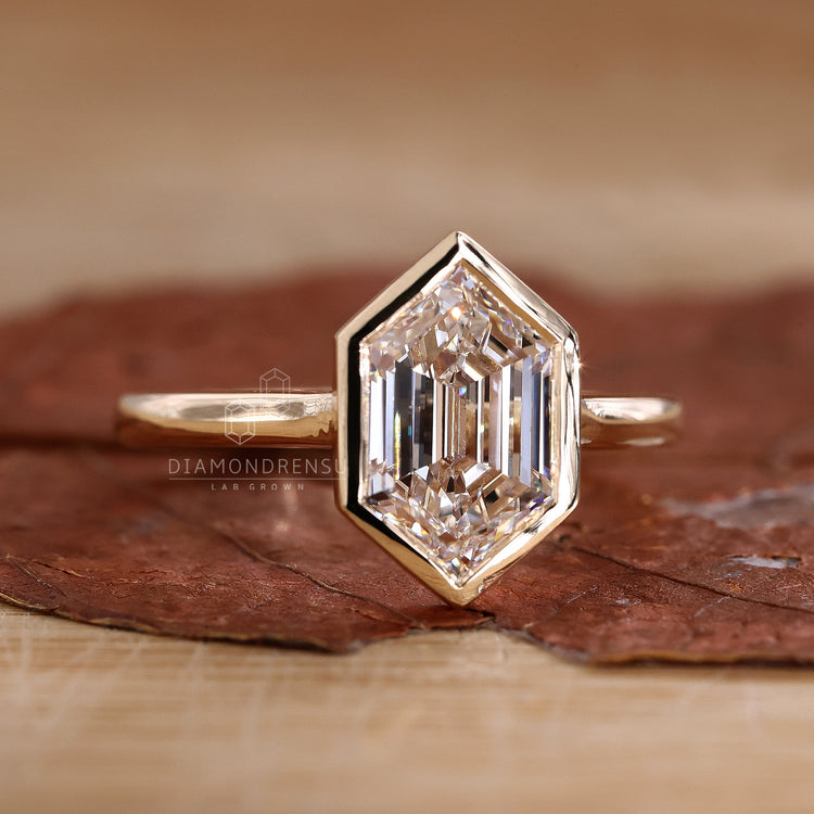 Solitaire Engagement Ring with a sparkling diamond centerpiece.