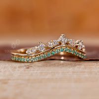 Secure prong setting enhances the sparkle of this beautifully crafted wedding band.