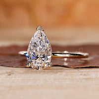 Simple diamond ring with a prong setting, offering a clean and classic style.