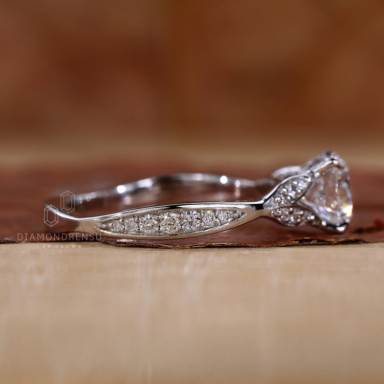 Diamondrensu engagement ring with round cut diamond and split shank, perfect as a nature-inspired ring