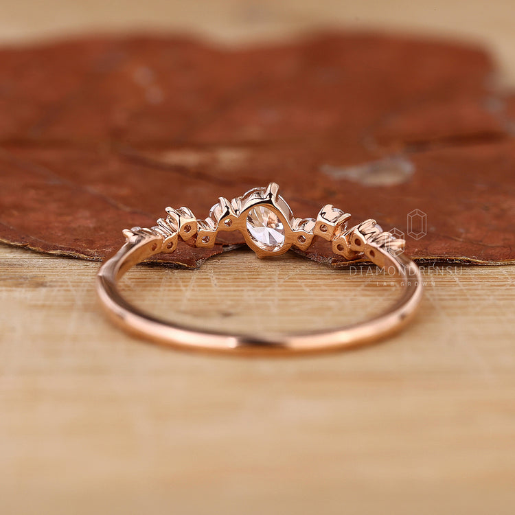 Minimalist engagement ring with a simple yet stunning style.