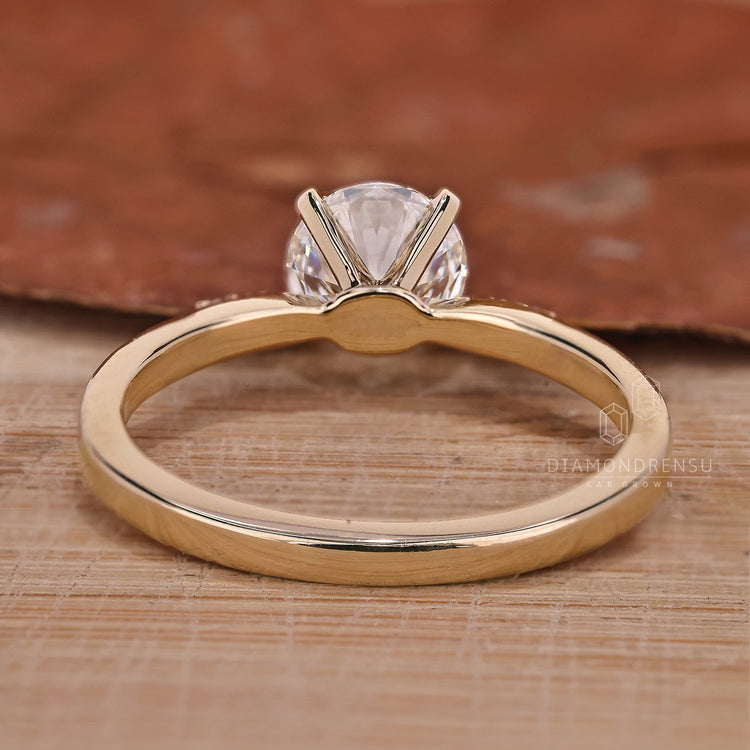 A sparkling brilliant cut diamond set in an exquisite gold band.