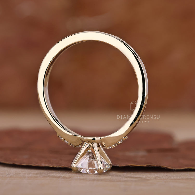 Discover and buy engagement ring options that suit every taste.