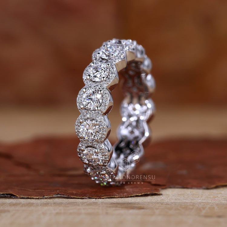 White Gold Wedding Band Women’s collection with elegance.