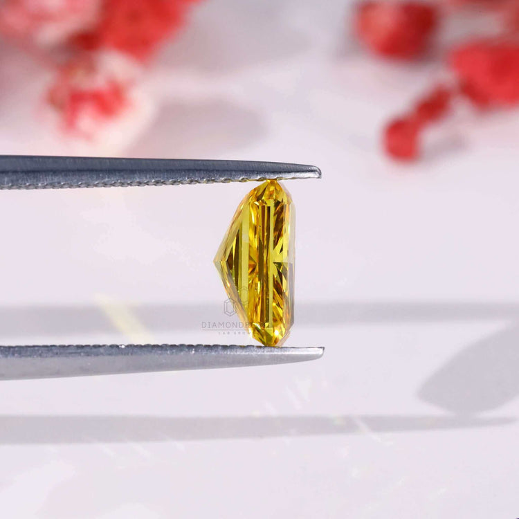 Lab grown diamond radiant cut diamond