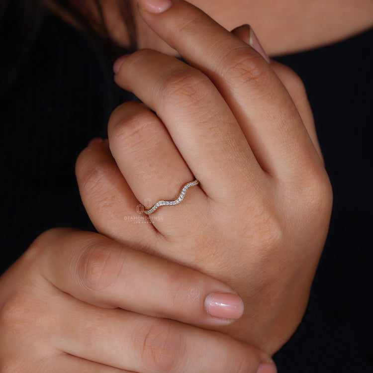 Round diamond band with lab-grown diamonds for ethical luxury.