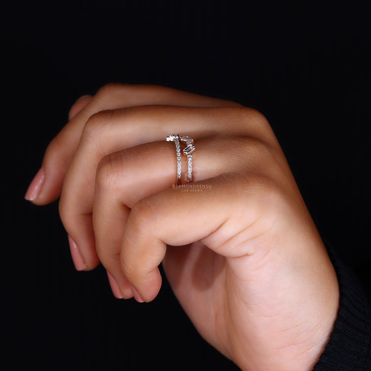 Stunning round diamond pave band in yellow gold.