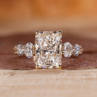 Radiant cut engagement ring featuring a stunning radiant diamond ring design.