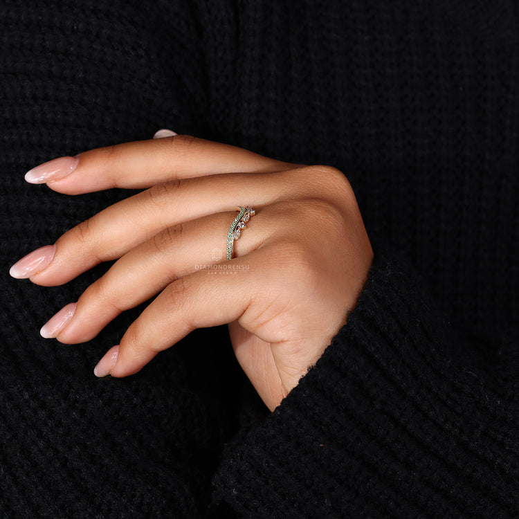 Timeless diamondrensu wedding band perfect for a luxurious and lasting impression.