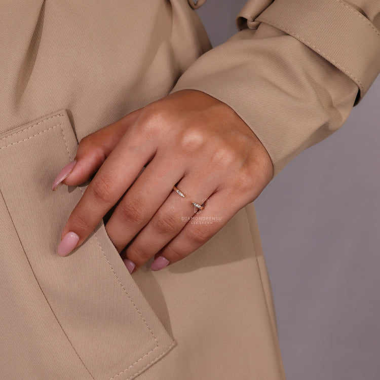 Diamondrensu band with fine craftsmanship and style.