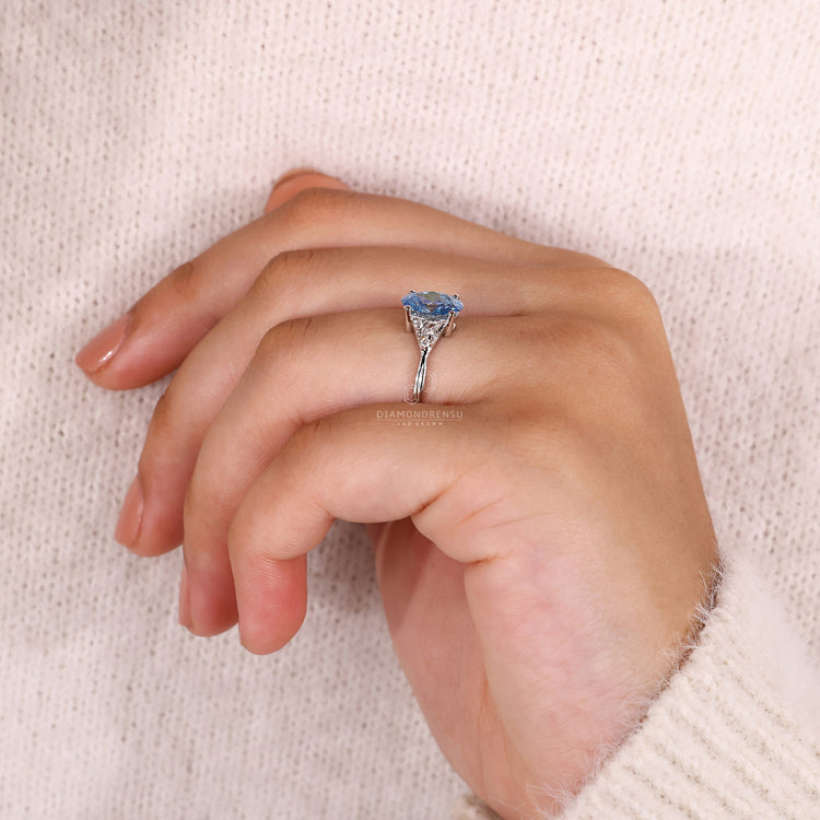 Muse Setting Ring with a beautifully cut blue diamond.