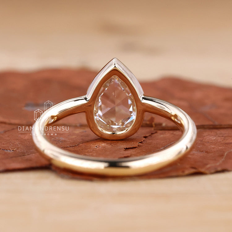 Elegant Diamondrensu ring with a timeless appeal.