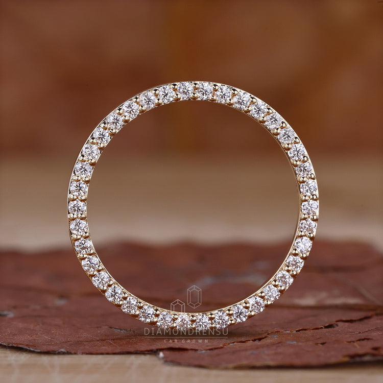Diamondrensu Band designed for lasting beauty and durability.