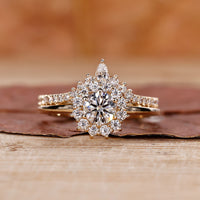 Round Diamond Bridal Set Wedding Ring with elegant design.