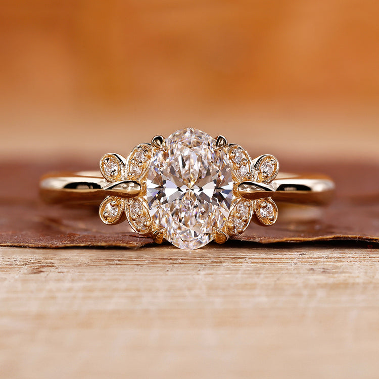 Oval diamond wedding ring featuring a stunning oval diamond engagement ring design.