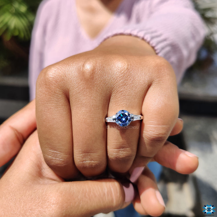 Bar setting ring with a stunning moissanite center.