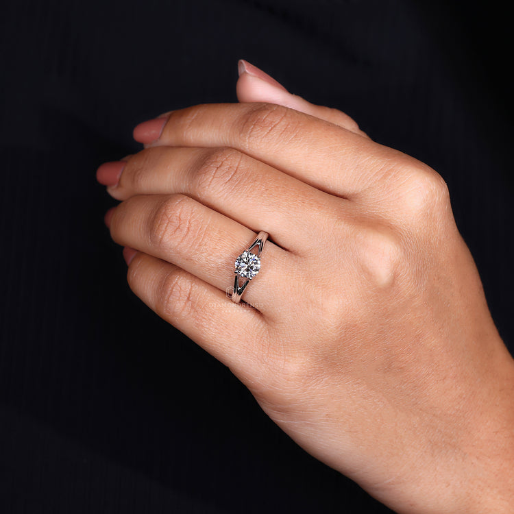 White Gold Ring with IGI certified diamonds for authenticity.