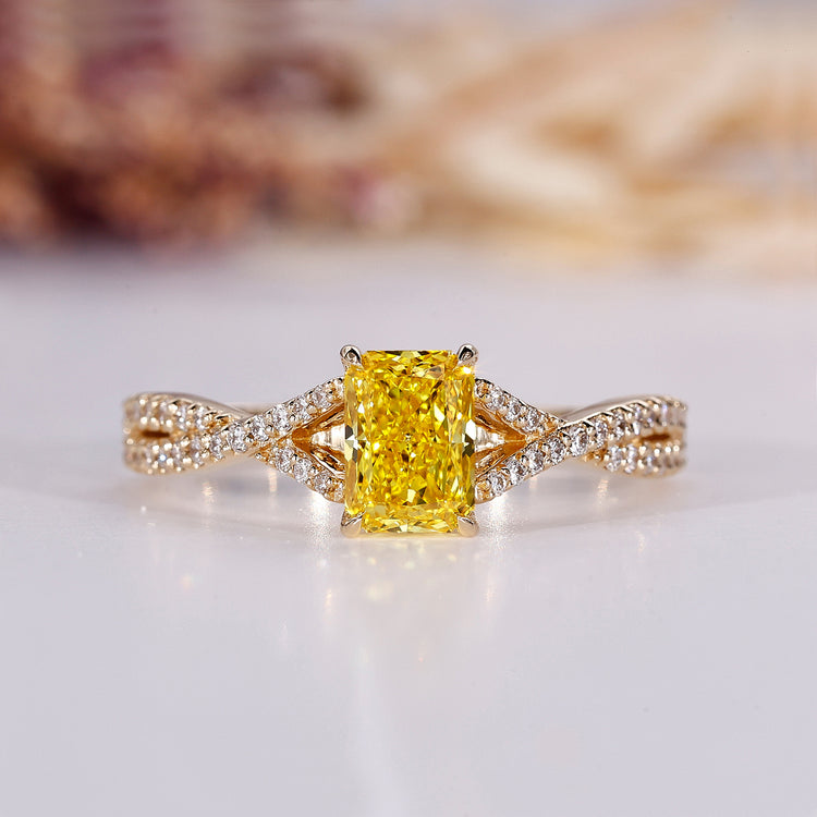 Radiant cut engagement ring with a stunning radiant cut ring design.