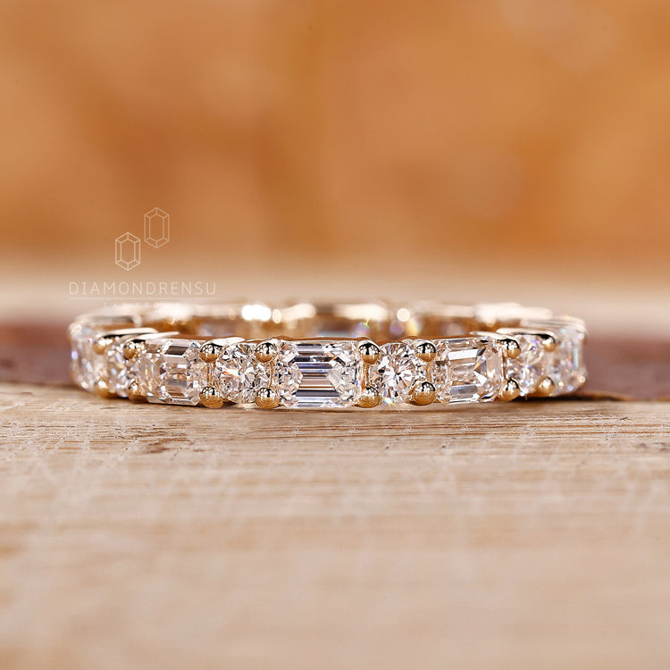 Prong setting band showcasing secure and stylish diamond placement.