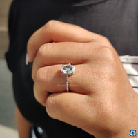 The 4 prong claw setting secures the gemstone with style.