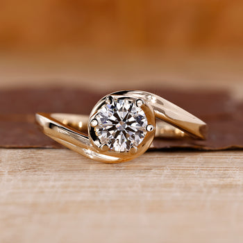 Solitaire Diamond Engagement Ring with round cut diamond ring design.