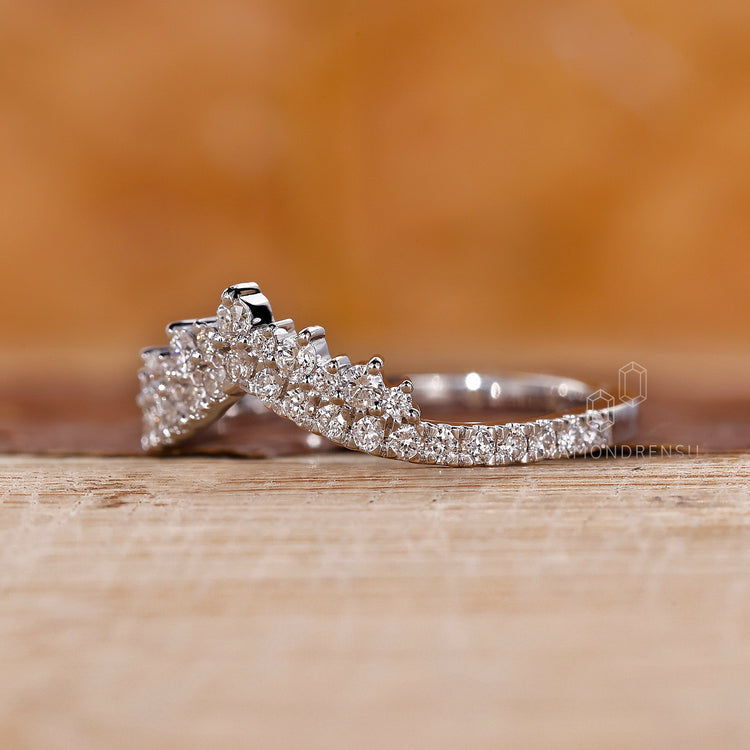 Chevron wedding band featuring IGI-certified diamonds