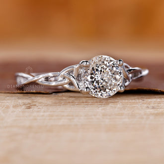 Twisted Shank Ring designed for a stylish, contemporary feel.