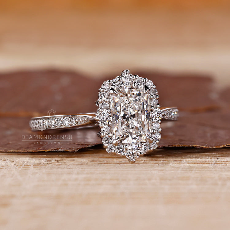 Round cut halo setting ring with IGI certified diamond.