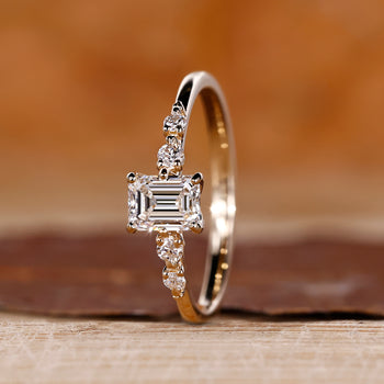Five stone diamond ring in yellow gold.