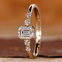 Five stone diamond ring in yellow gold.