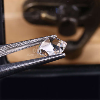 Square cut diamond has neat sharp corners.
