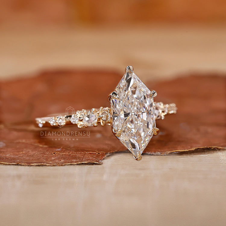 Round Diamond Engagement Ring with classic, elegant appeal.